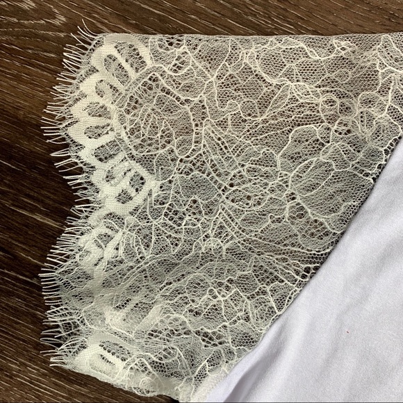Pretty Little Thing White Tee with Lace Sleeves 10 - Picture 5 of 5